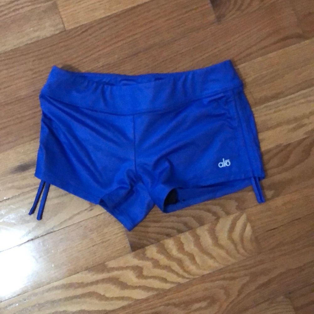Alo scrunch side tie shorts S